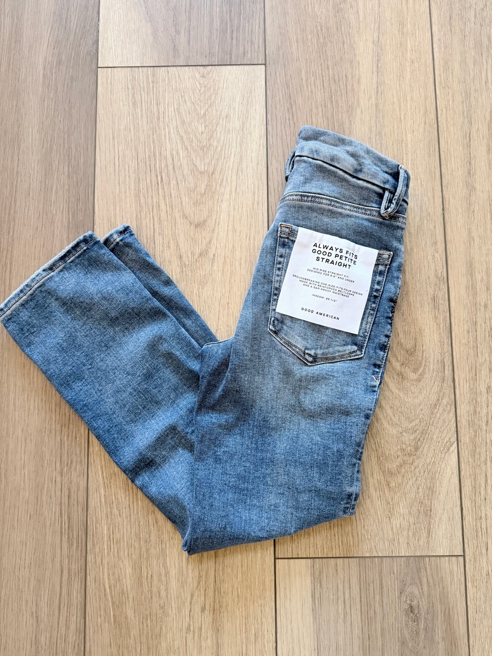Good American Women’s Straight Jeans in Washed Blue Denim